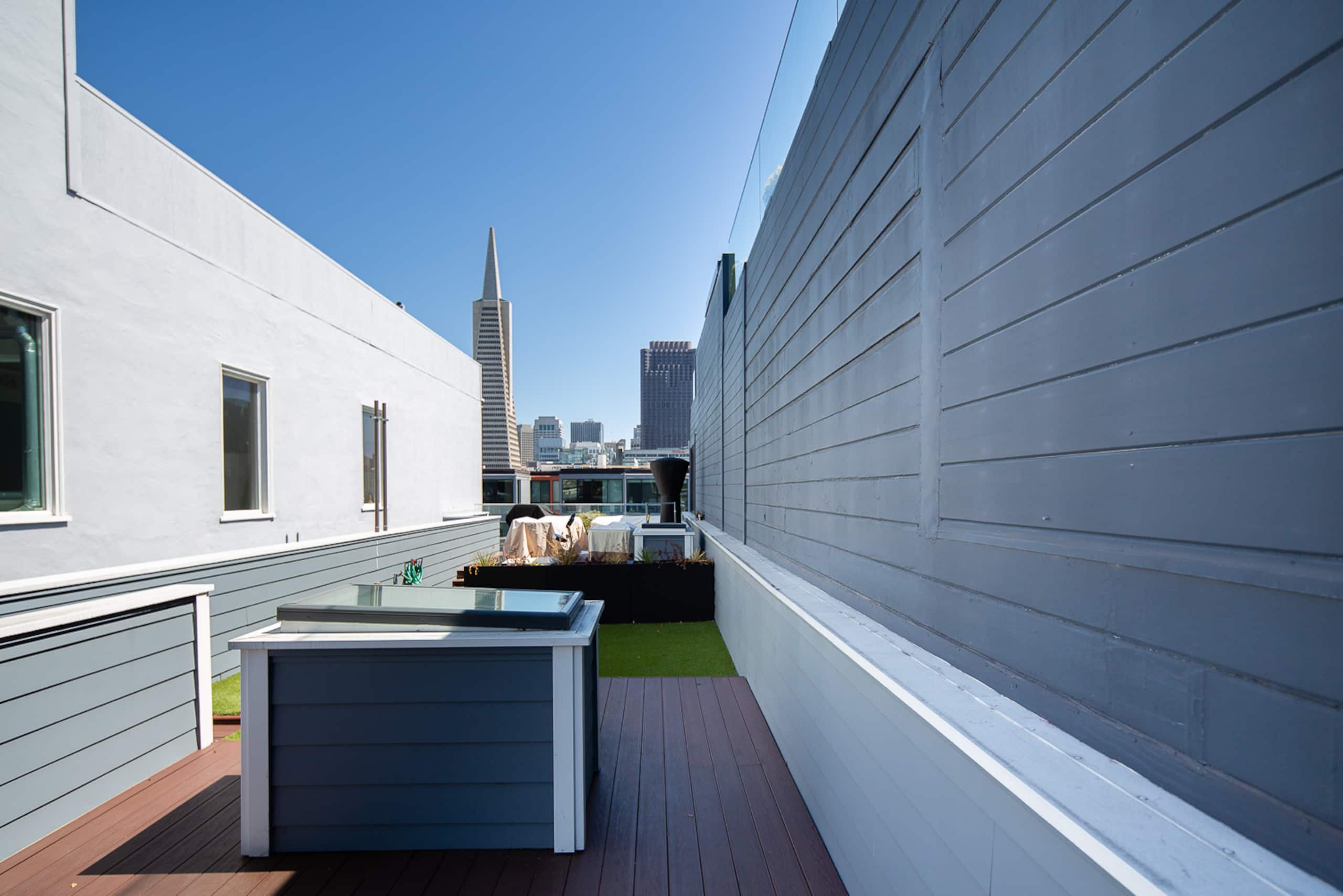 Condo in San Francisco · ★4.94 · 1 bedroom · 1 bed · 1 bath - Image 23