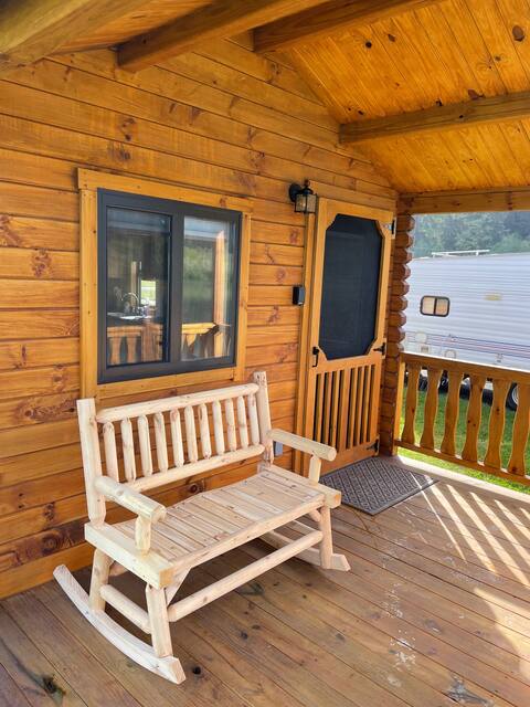 Salmon Cabin, Riverfront Zook Cabin at Golden Bear