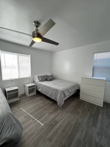 Cheerful 3-bedroom home with free parking gallery image 4