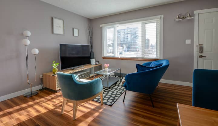 Modern & Cozy Home Near Downtown - Calgary