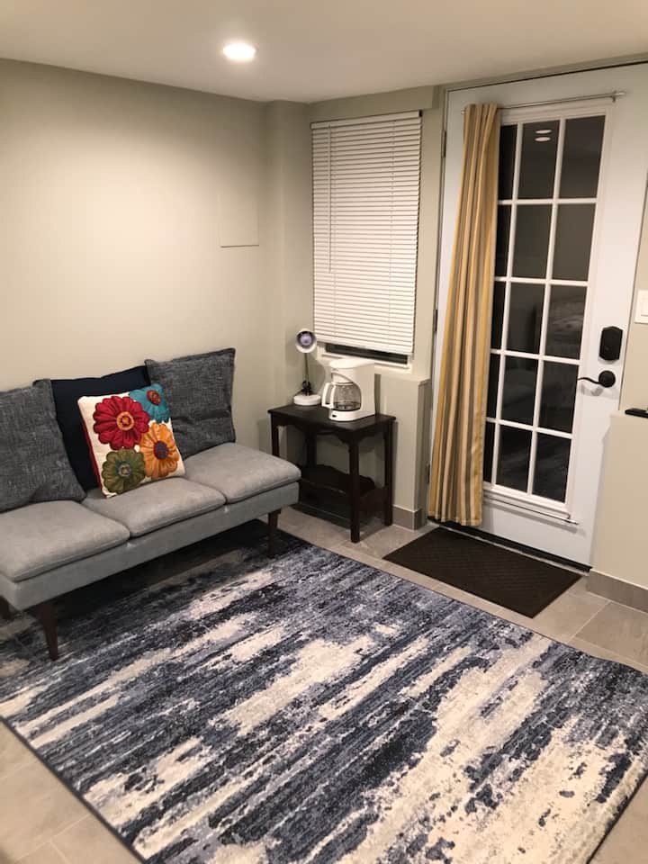Adorable 1 Bedroom 
2-bed Suite Near Nyc - Dobbs Ferry, NY