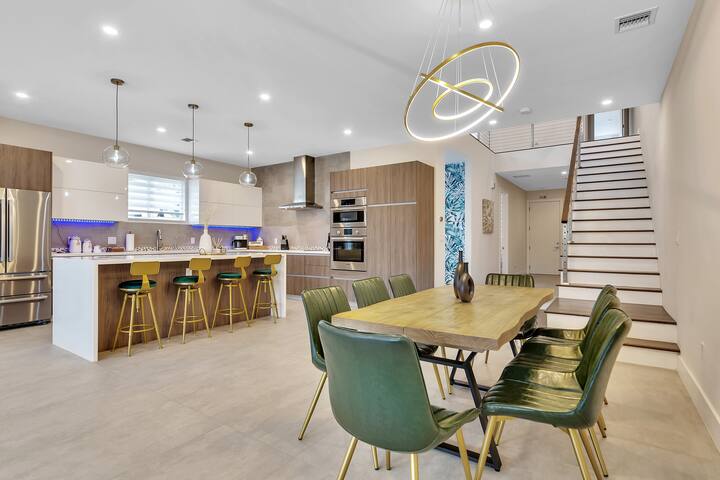 *Your Dream Modern Home in Coral Ridge* gallery image 4