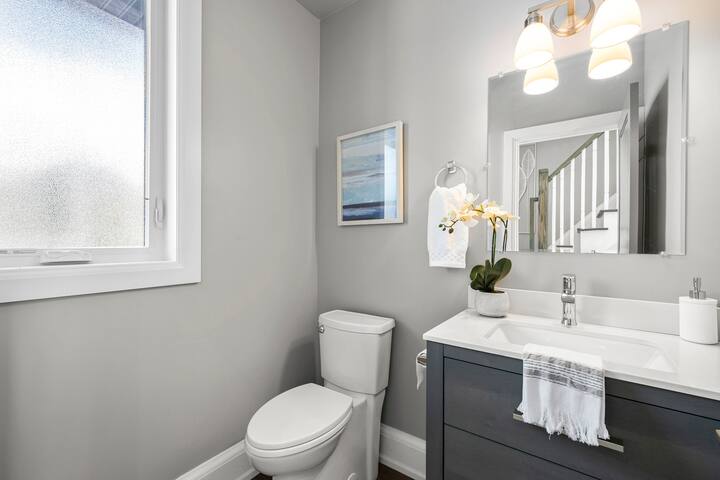 Custom 4Bedroom Home In Upper Beach/Leslieville gallery image 5