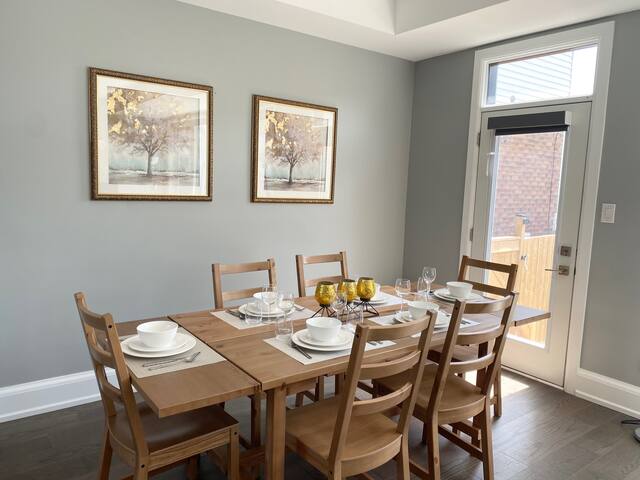 Custom 4Bedroom Home In Upper Beach/Leslieville gallery image 4