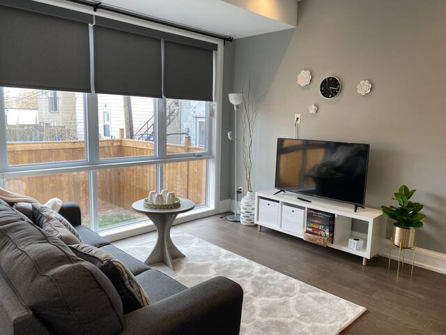 Custom 4Bedroom Home In Upper Beach/Leslieville gallery image 3