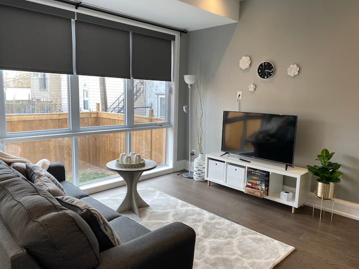 Custom 4bedroom Home In Upper Beach/leslieville - Mississauga