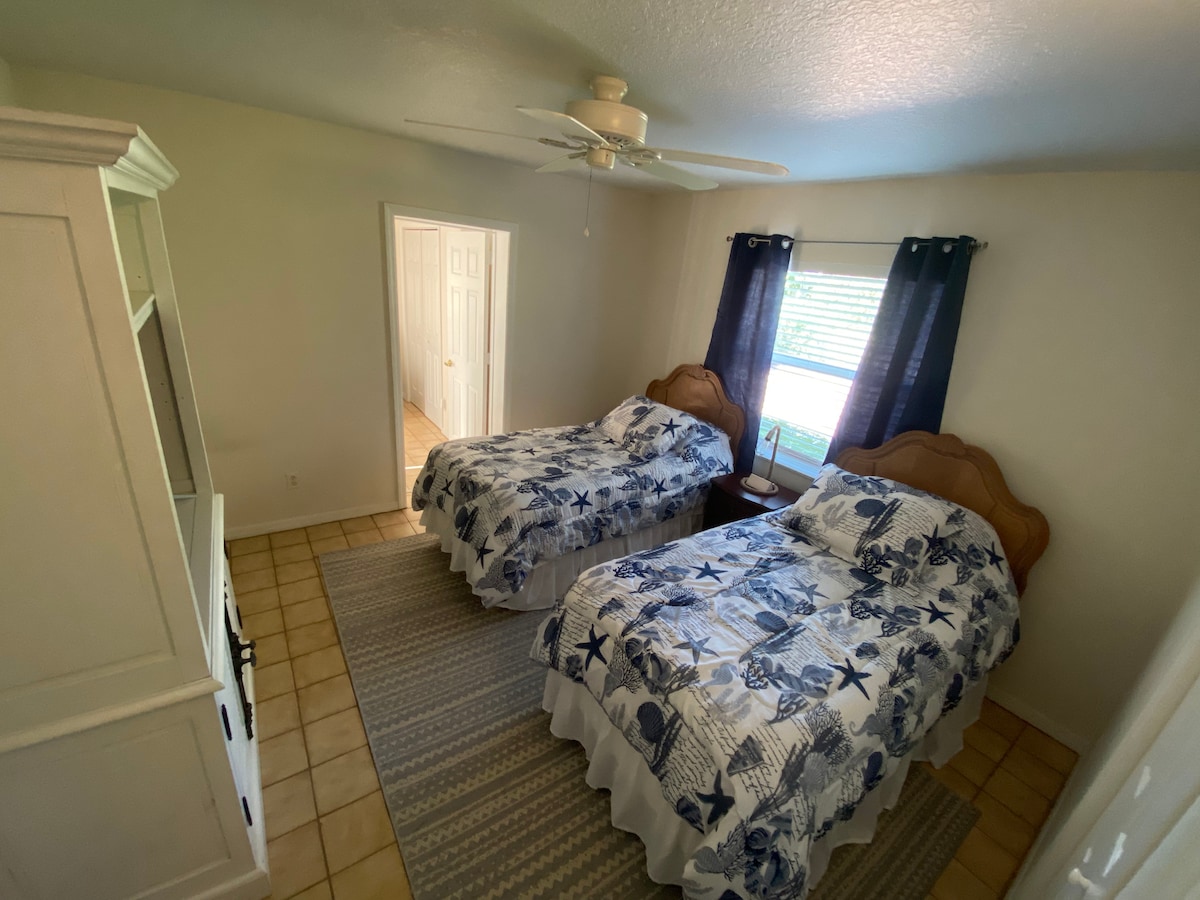 Slaapkamer met 2 eenpersoonsbedden