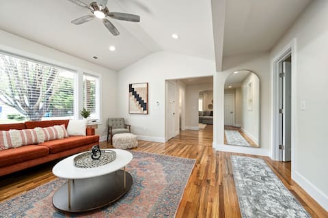 Luxury mountain oasis, hot tub & 15 mins to DT AVL