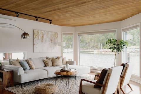 The Float House Lodge at Secret Cove