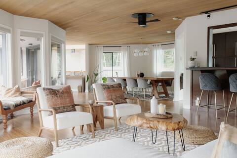 The Float House Lodge at Secret Cove