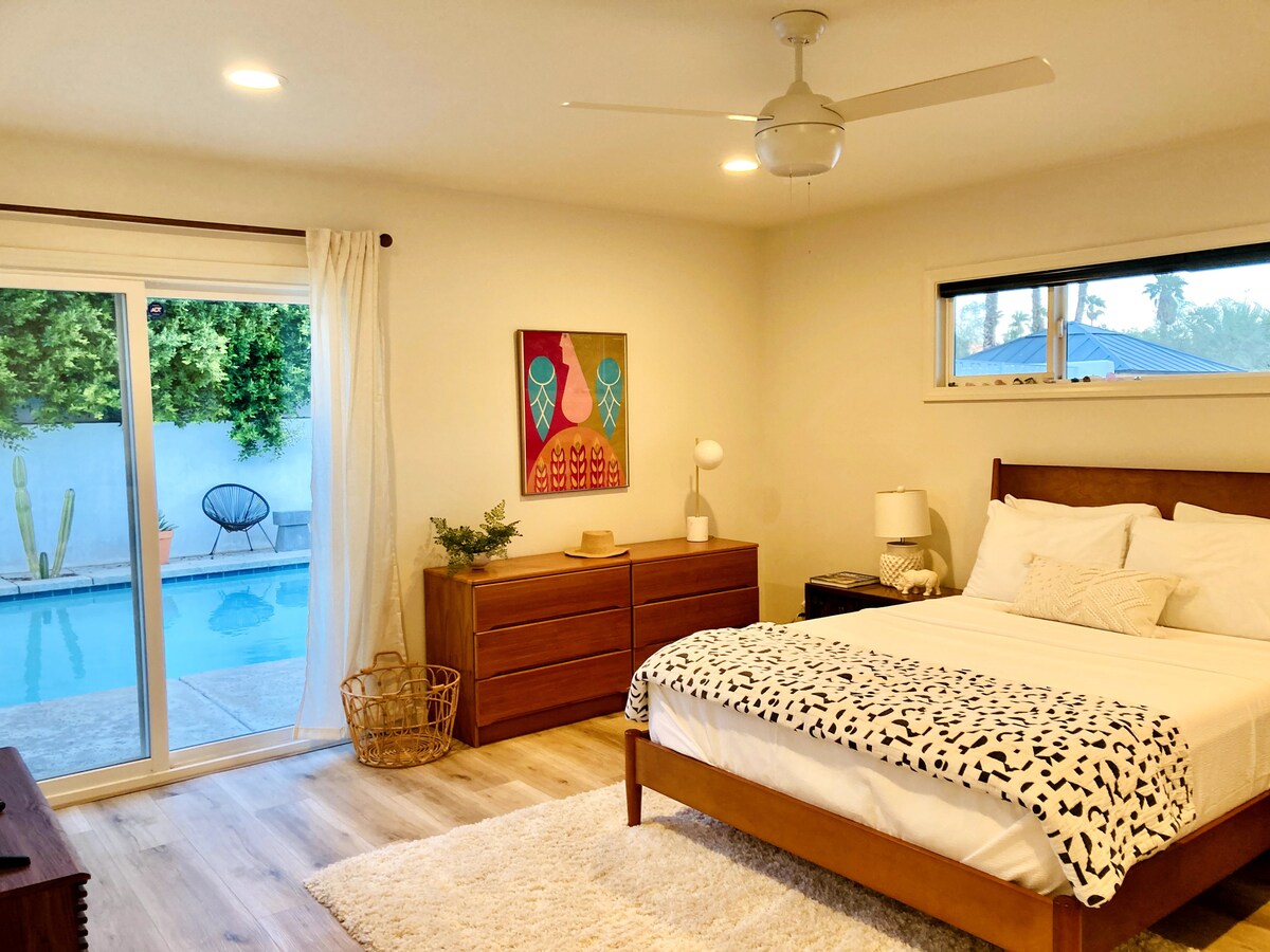 主卧可通往泳池，套内卫生间设有全新瓷砖步入式淋浴间。