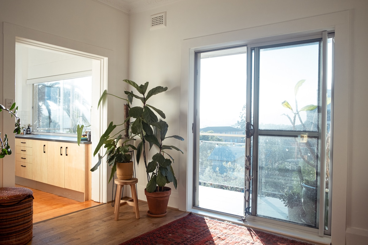 Top Airbnb: Coogee Apt |Walk to Beach| Premium Sydney Location in Coogee