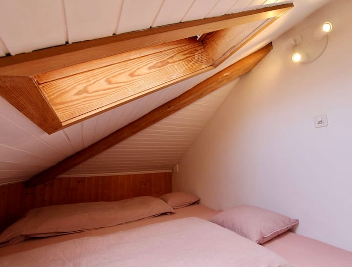 לישון מתחת לגג של רסטיקו