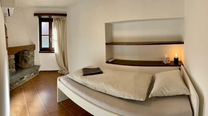 חדר שינה קטן בדירה