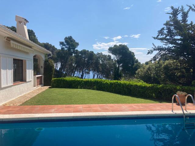 Belle villa avec piscine et vue mer gallery image 3