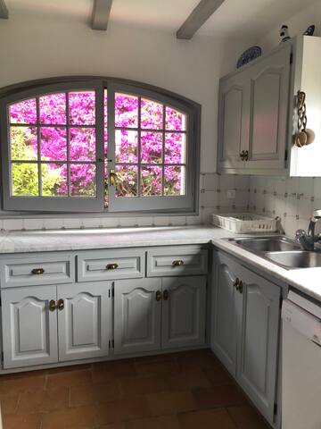 Belle villa avec piscine et vue mer gallery image 4