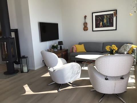 Popular Airbnb listing: Semi-detached house by Solheimsfjorden in Florø in Kinn