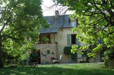 Characterful holiday home with pool