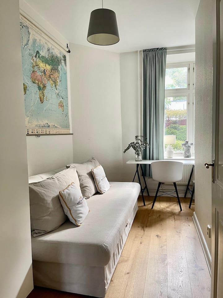 Rozkladacia pohovka (140 cm) v izbe navyše 