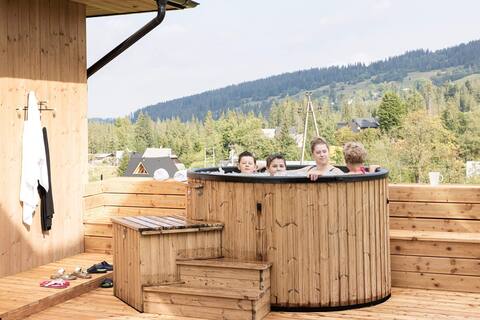 Fox House with access to outdoor hot tub