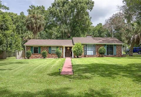 Gator Den 6 Bedrooms Steps to UF