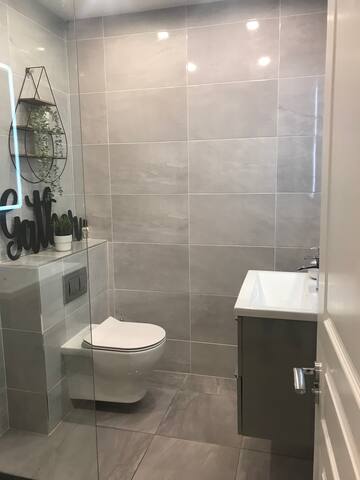 Windmill lane gallery image 3