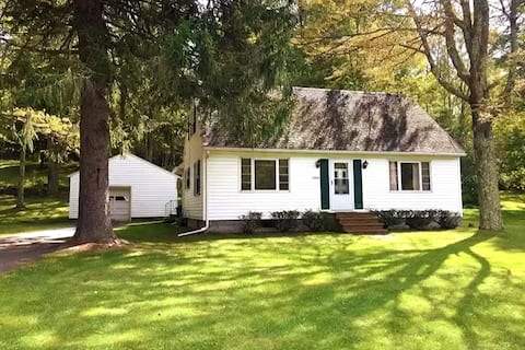 Cozy Cape Near Cooperstown/Oneonta