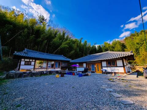 Cheongmijae Hanok Stay (Jinju City Jisu-myeon Buja Village, outdoor barbecue, large yard, small libr