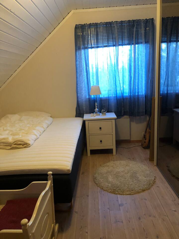 Cama doble de 150x200 cm Edredones (200) con almohada para 2 personas . (Por favor, trae tu propia colcha y sábanas )