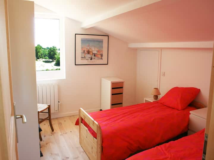 Chambre 5 2 lits de 90
1er étage de la dépendance