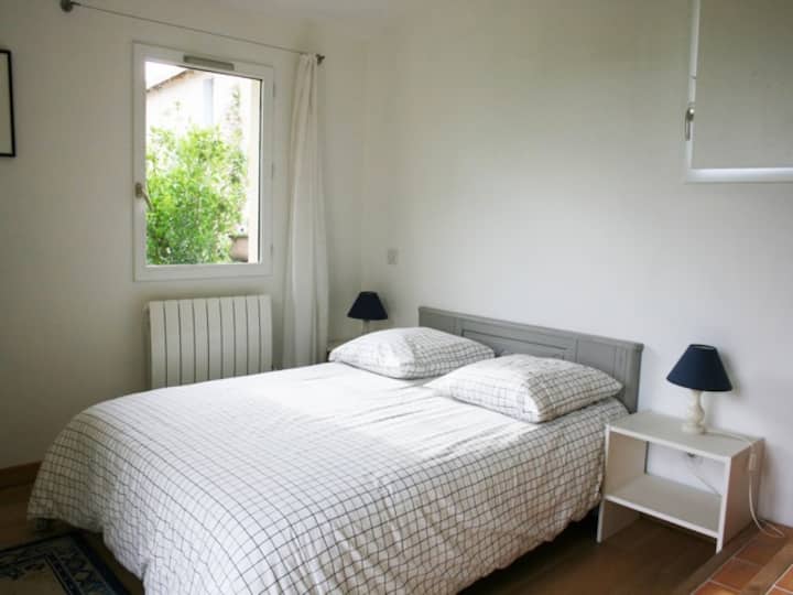 Chambre 3 Lit de 140 (Rez de chaussée bas de la dépendance)