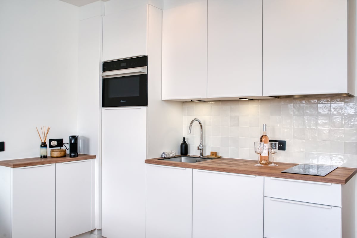 Top Airbnb: COSY STUDIO PARKING/OUTDOOR/SEXY VIEW PORT GRIMAUD in Grimaud