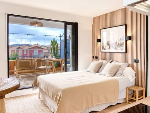 COSY STUDIO PARKING/OUTDOOR/SEXY VIEW PORT GRIMAUD
