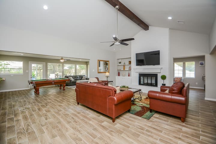 Chic & Serene Home In Lake Conroe W/pool Table - 컨로우