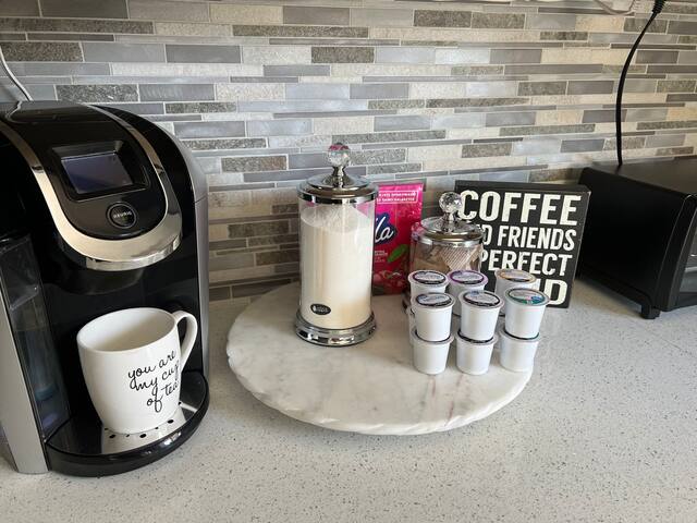 Modern Home In The Lakes gallery image 4