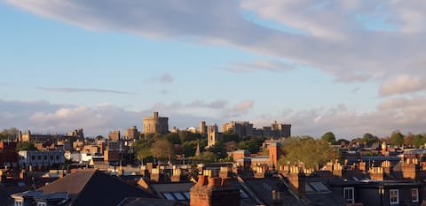 Successful Airbnb property: Modern Penthouse Pad with views of Windsor Castle in Eton