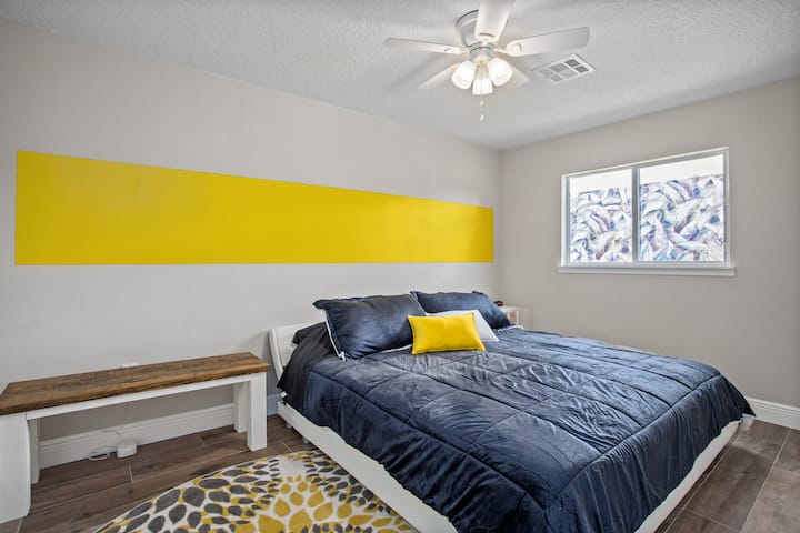 Earth room with lux king pillow top AND private bath.