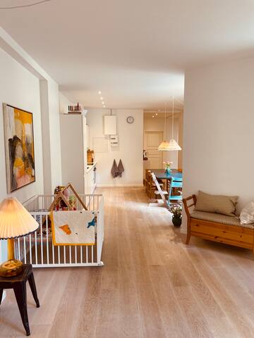 Skøn lejlighed med adgang til hyggelig gårdhave