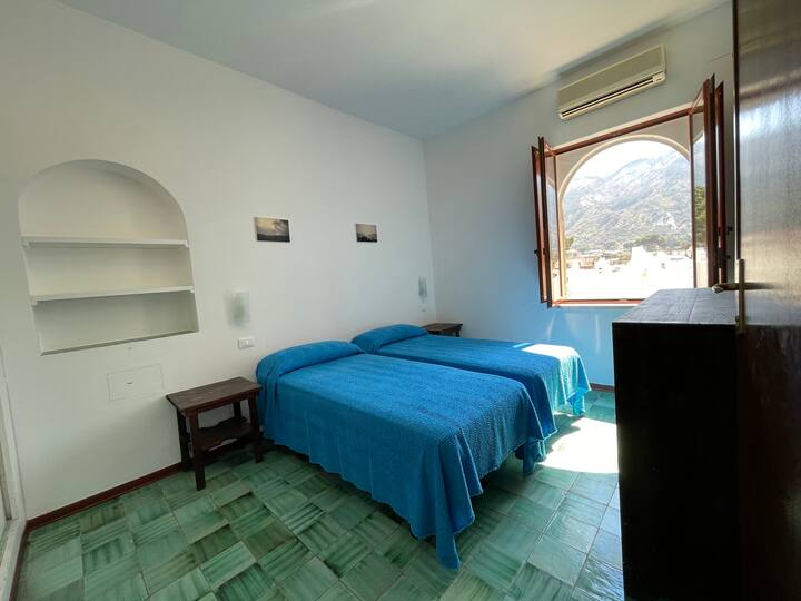 პირველი ორადგილიანი ნომერი