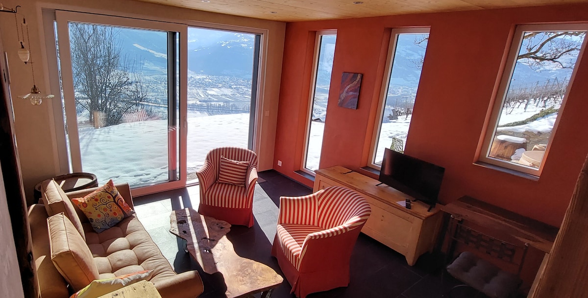 Top Airbnb: Charming place with Jacuzzi in Ayent, Anzère in Ayent