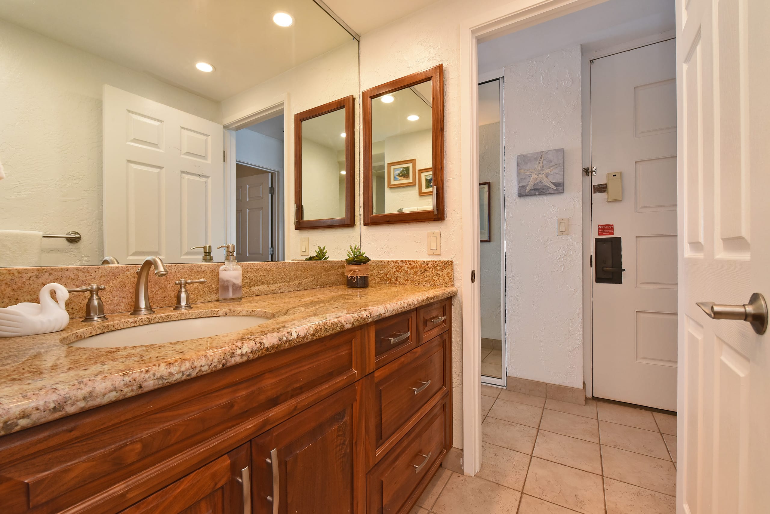 Condo in Lahaina · ★4.97 · 1 bedroom · 2 beds · 1 bath - Image 10