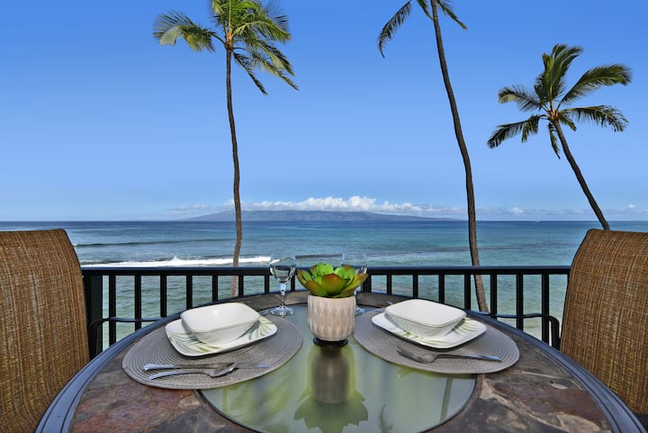 No Resort Fees! True Oceanfront Condo Amazing View - 하와이