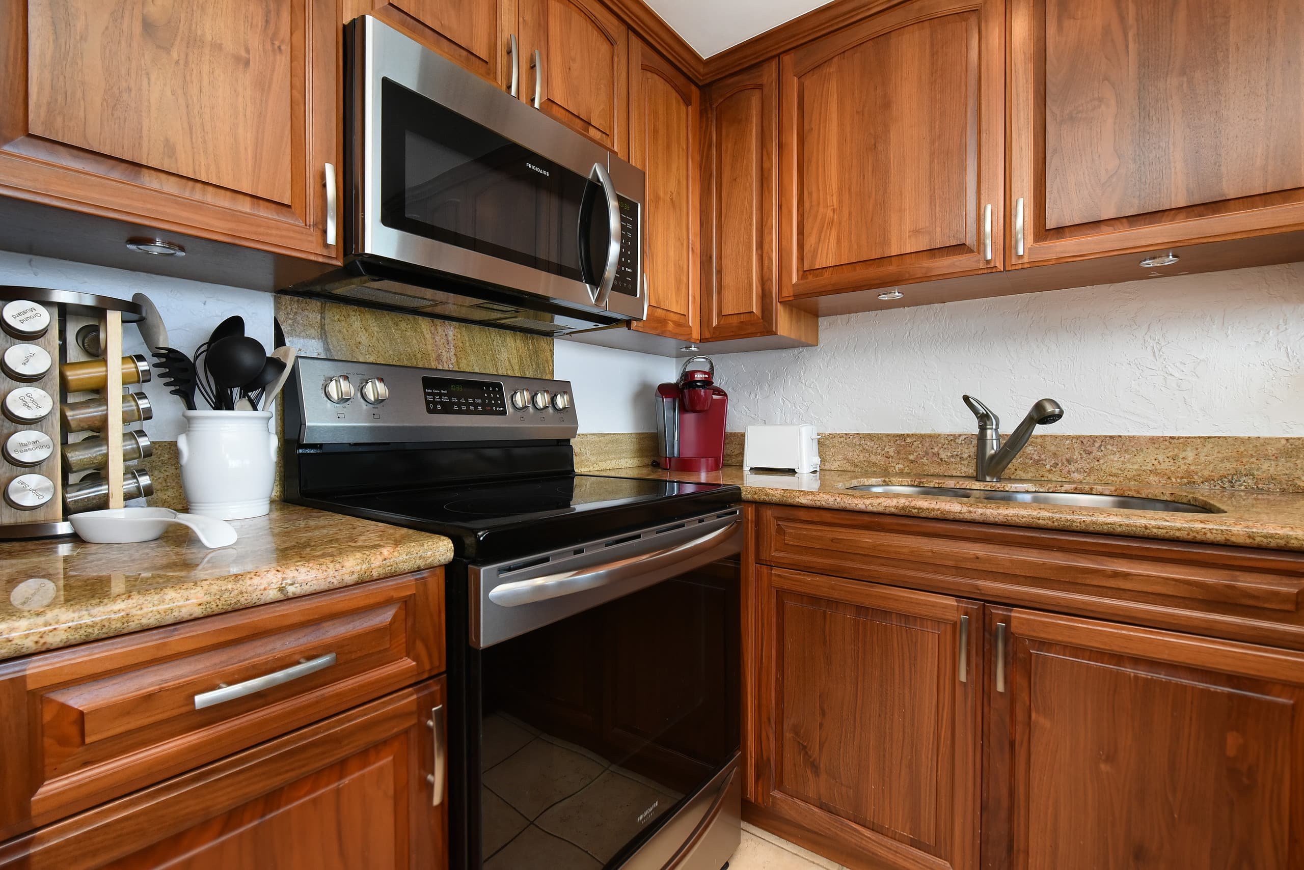 Condo in Lahaina · ★4.97 · 1 bedroom · 2 beds · 1 bath - Image 33