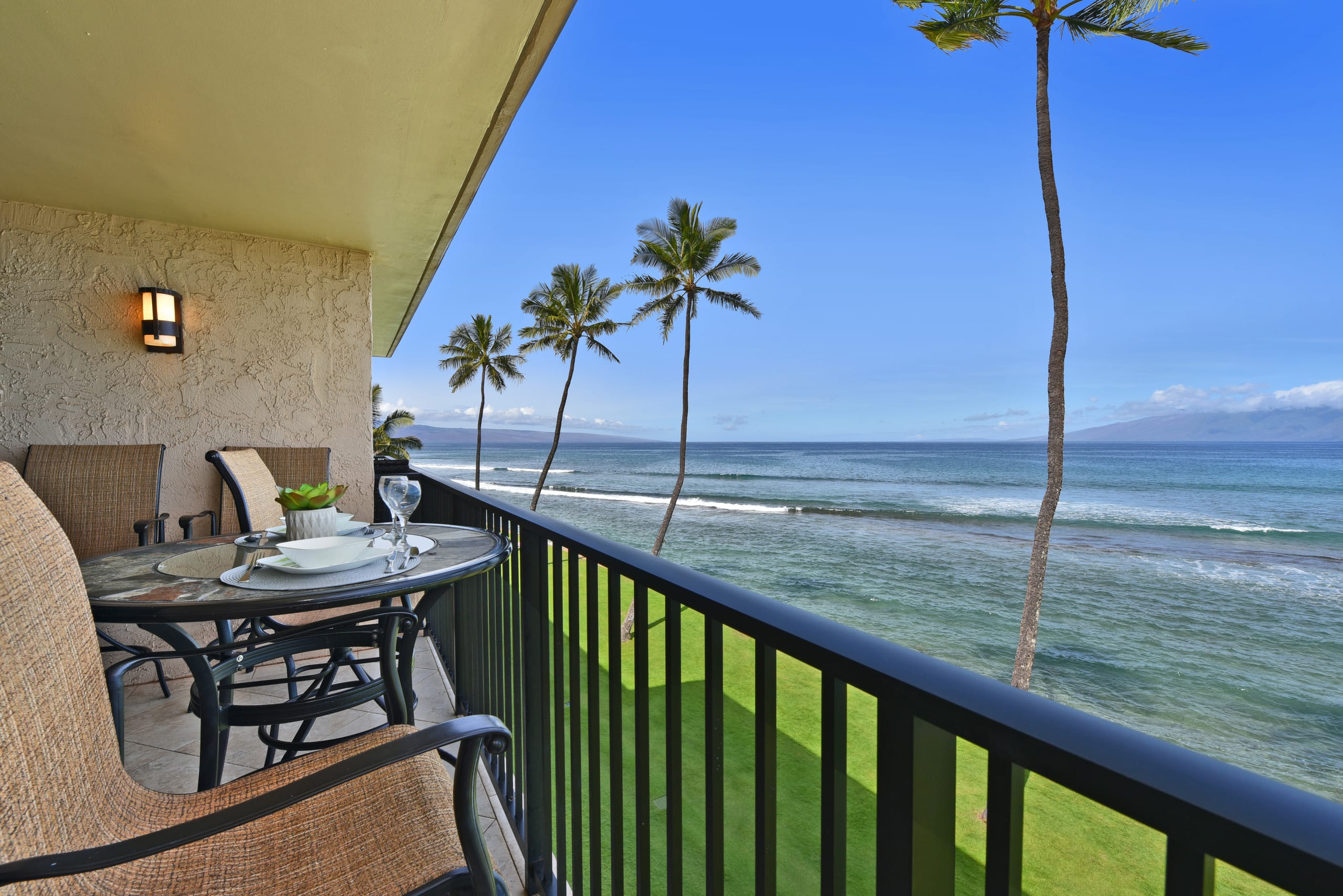 Condo in Lahaina · ★4.97 · 1 bedroom · 2 beds · 1 bath - Image 15