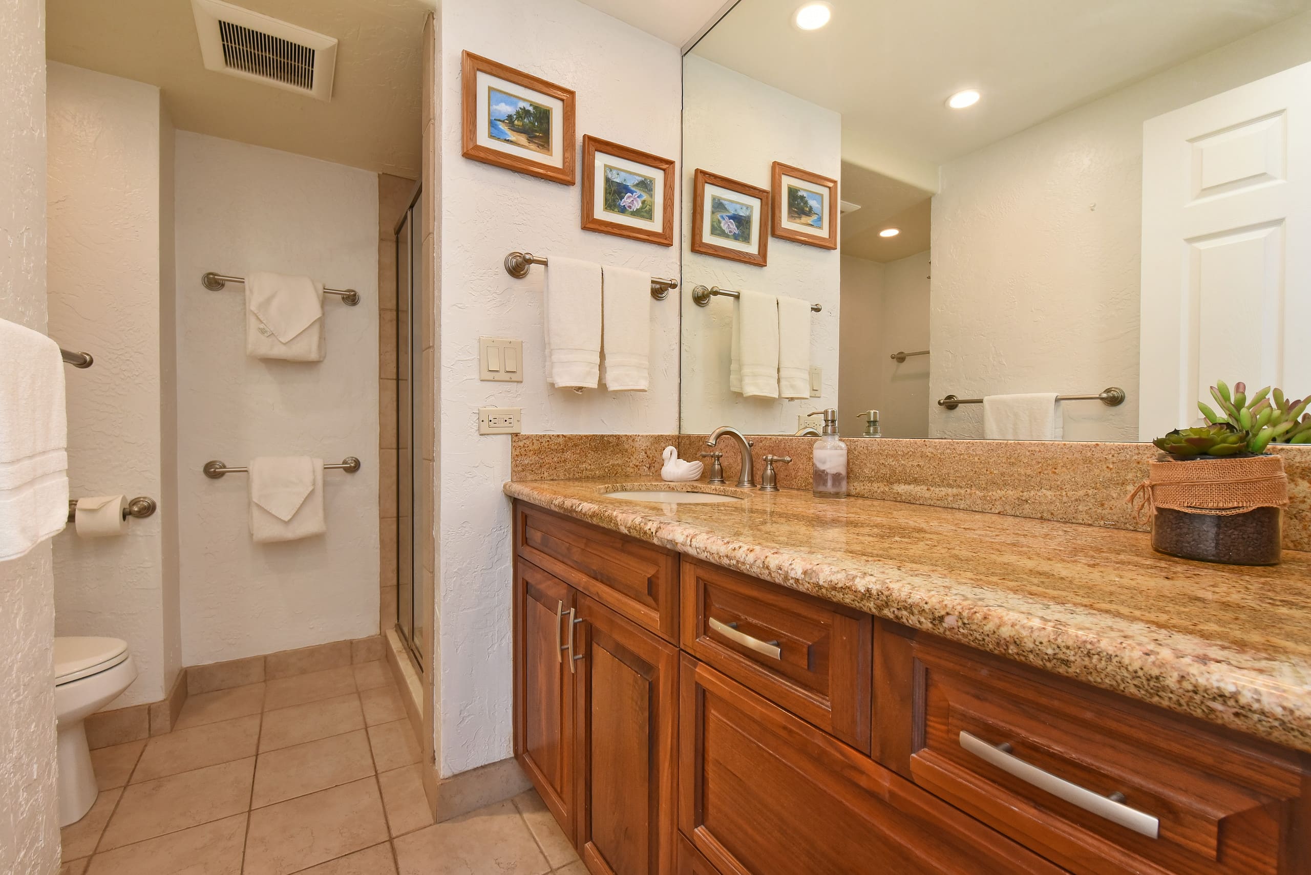 Condo in Lahaina · ★4.97 · 1 bedroom · 2 beds · 1 bath - Image 37