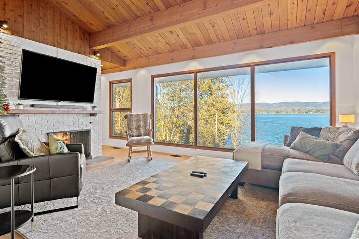 Sprawling Riverside Retreat with HotTub & Sauna gallery image 5