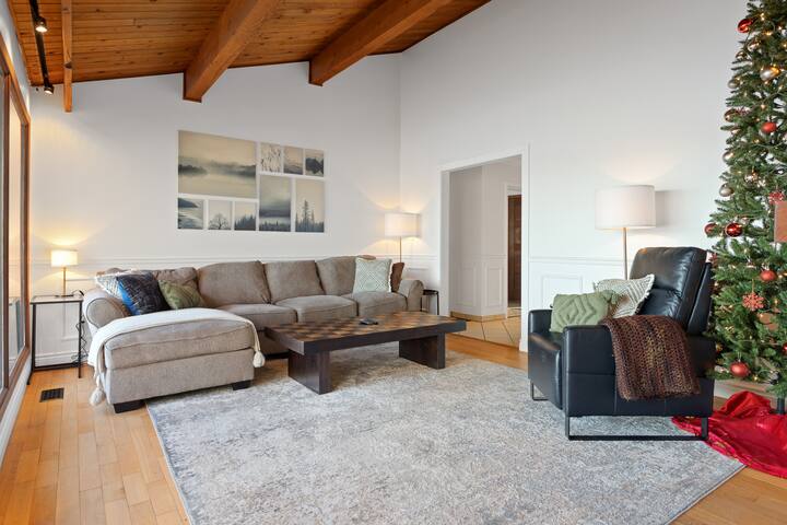 Sprawling Riverside Retreat with HotTub & Sauna gallery image 4