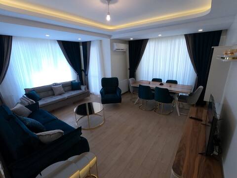 10 minutes walk to SEA, 5star clean LUX apartment