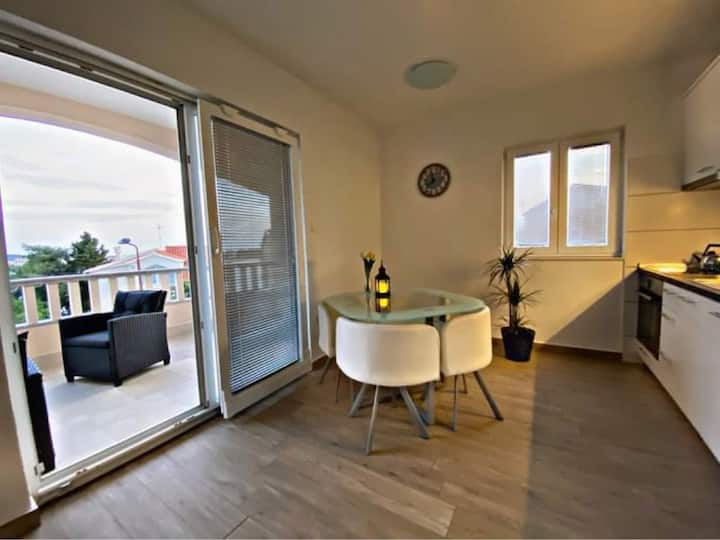 Cozy Central Apartment Beach On Door Step - Šibenik