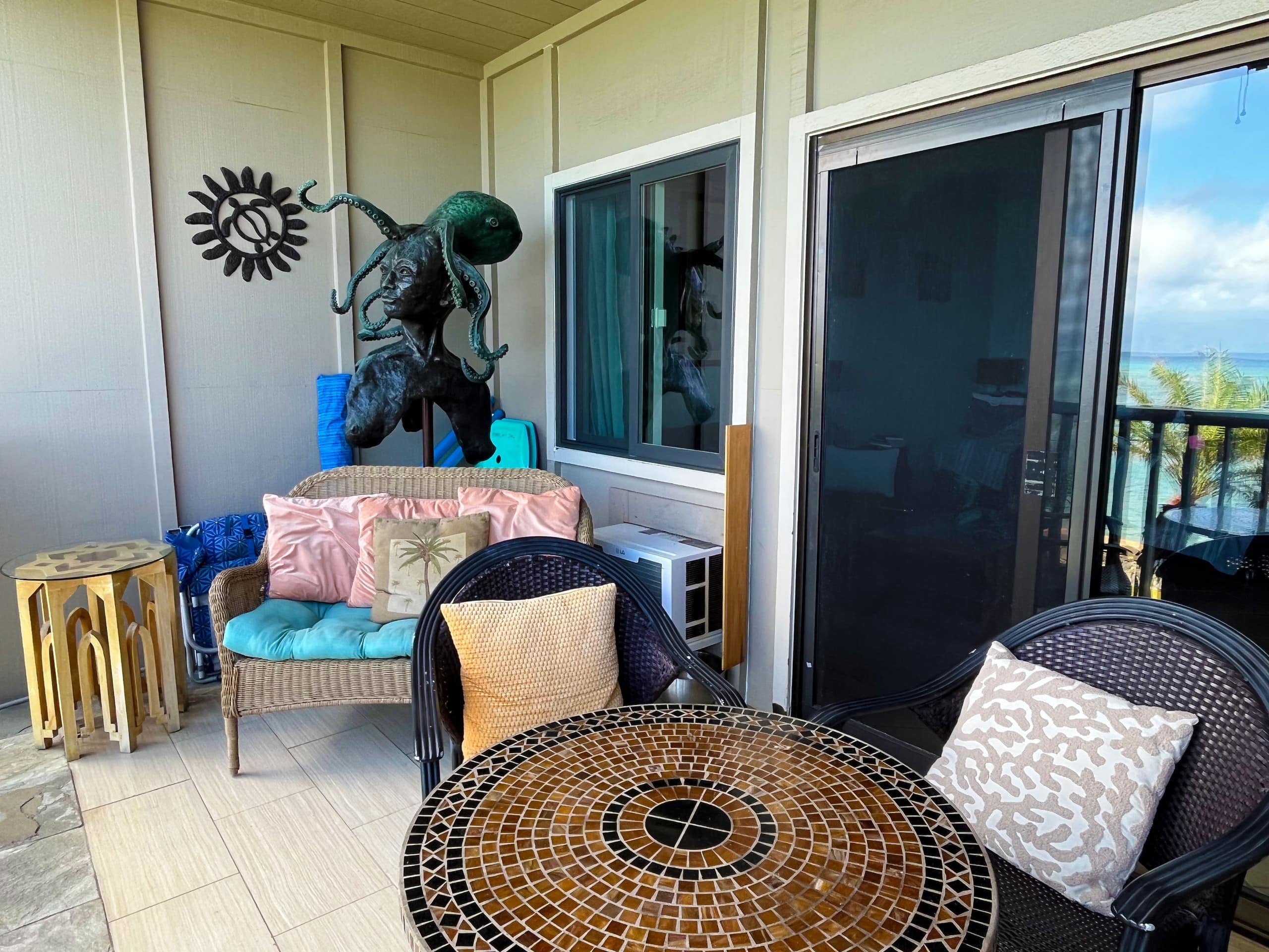 Condo in Lahaina · ★4.93 · 1 bedroom · 2 beds · 1 private bath - Image 13